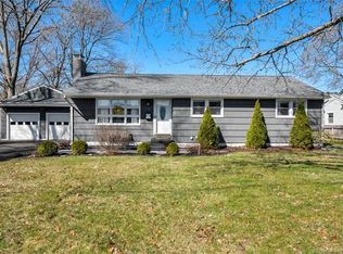 24 Raymond Pl, Cromwell, CT 06416