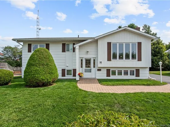 92 Alphonse St, Shediac, NB E4P 1E1