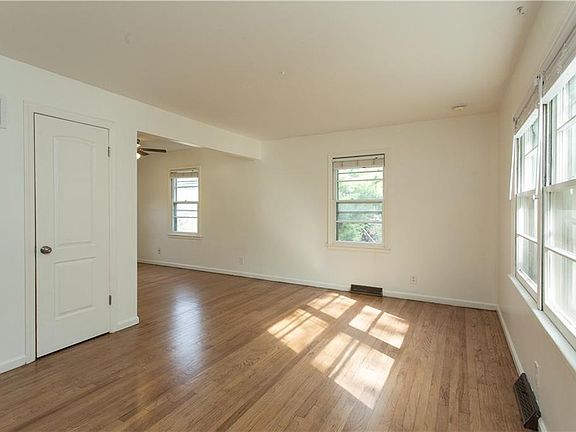 5th image of 3512 Bell St