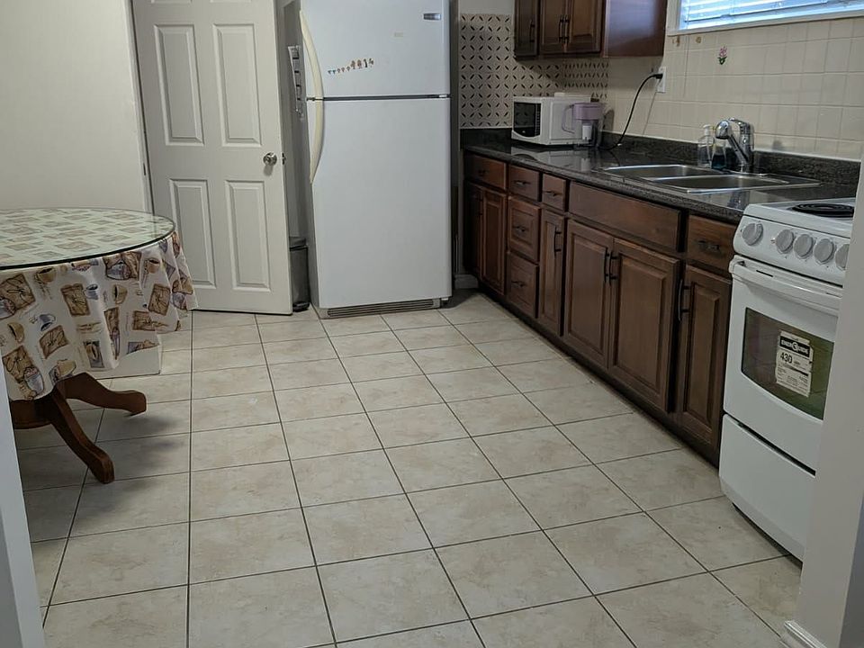 2nd image of 11 Daystrom Dr #Basement