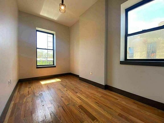 5th image of 542 Kosciusko St #2L