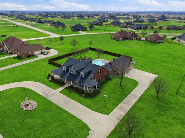 1072 W Secretariat Dr, Terrell, TX 75160