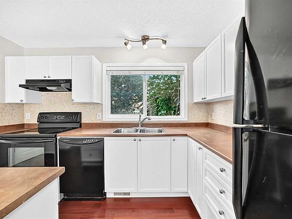 3rd image of 321 NE Elgin Point SE