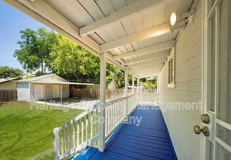 1031 Schley Ave — Photo 4