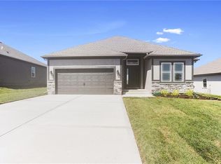 11464 N Auburndale Cir, Kansas City, MO 64157