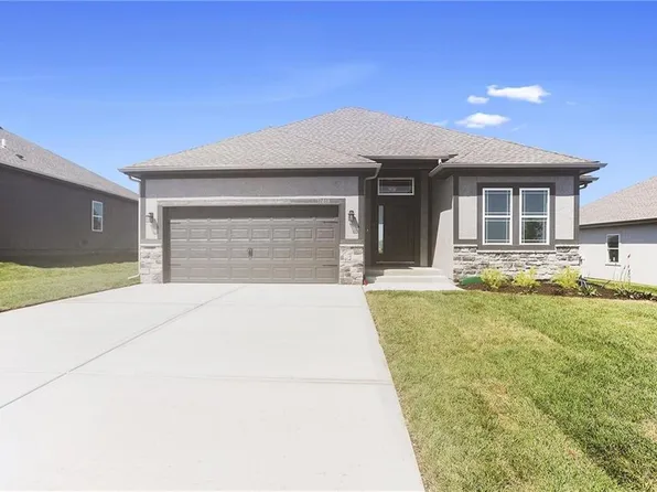 11464 N Auburndale Cir, Kansas City, MO 64157