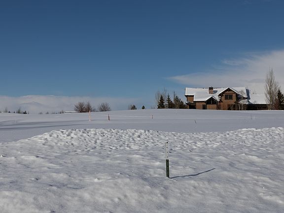 3rd image of 70 Moulton Ln