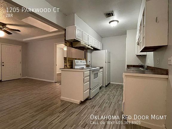 4th image of 1205 Parkwood Ct