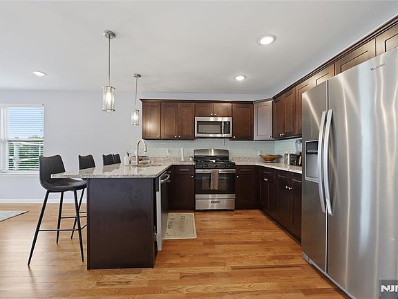 5th image of 103 S 6th St