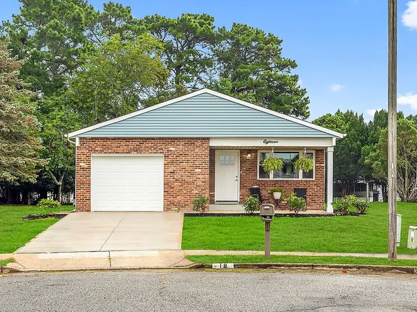 18 Morongo Ct, Toms River, NJ 08757