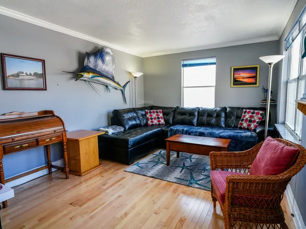 1744 Thomaston Avenue APT 1, Waterbury, CT 06704