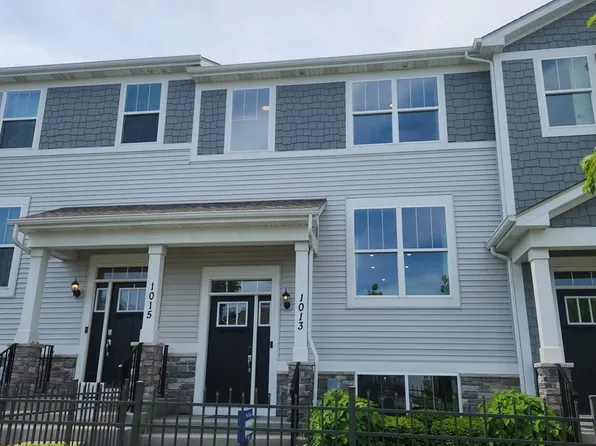 1013 Moraine Dr #4002, South Elgin, IL 60177