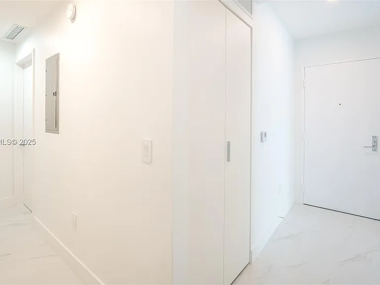 700 NE 24th St #2905 — Photo 11