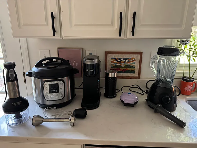 Kitchen appliances included