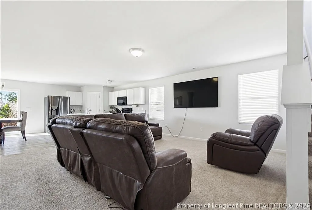 4 bed, 2.5 bath, 2375 sqft, $2,050 — Photo 4