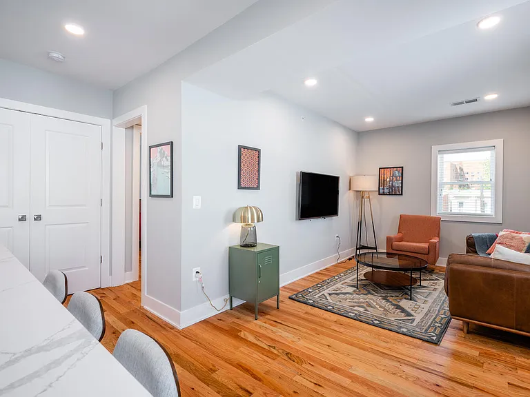714 11th St NE #302 — Photo 27
