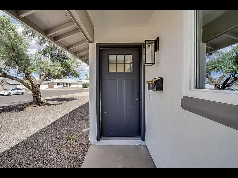 1045 E Carson Dr — Photo 4