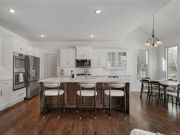 6200 W 144th St, Overland Park, KS 66223