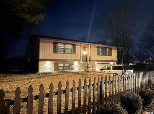 2106 W Sunset Dr, Carbondale, IL 62901