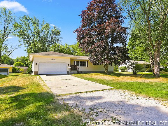 2nd image of 1431 Getz Rd