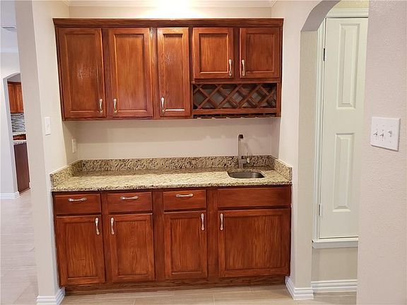 5th image of 2333 Snowdon Dr