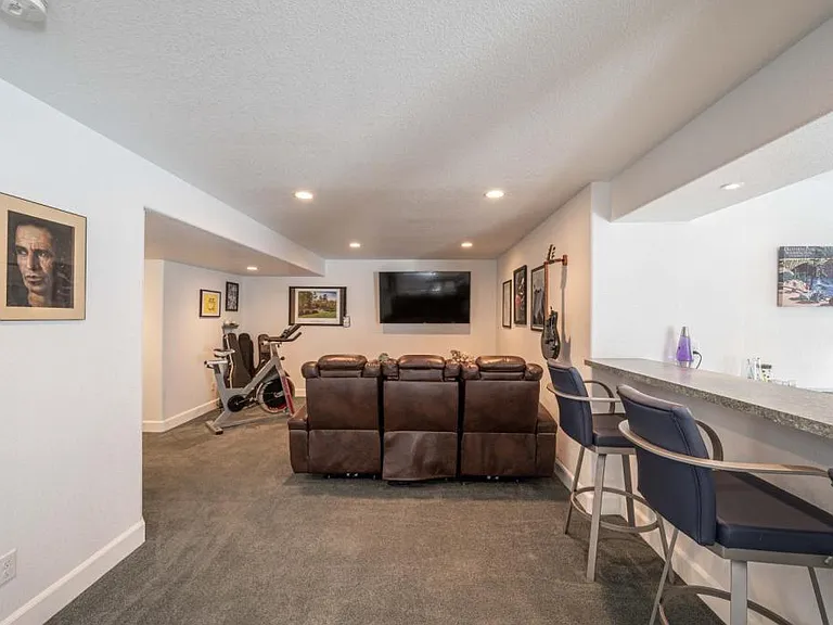 4220 Ravenna Pl — Photo 32
