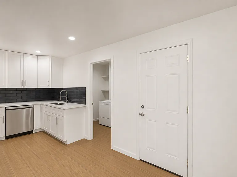 1005 E Mariposa St #MAIN HOUSE — Photo 10