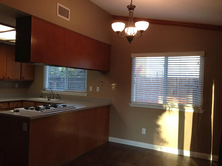 9784 Bolton Ave — Photo 13