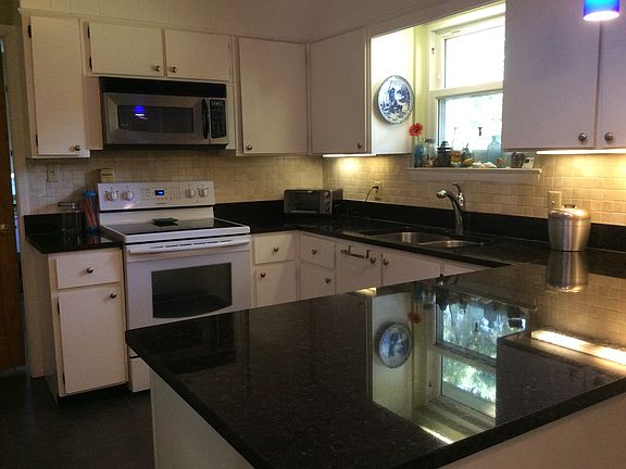 Kitchen with granite countop