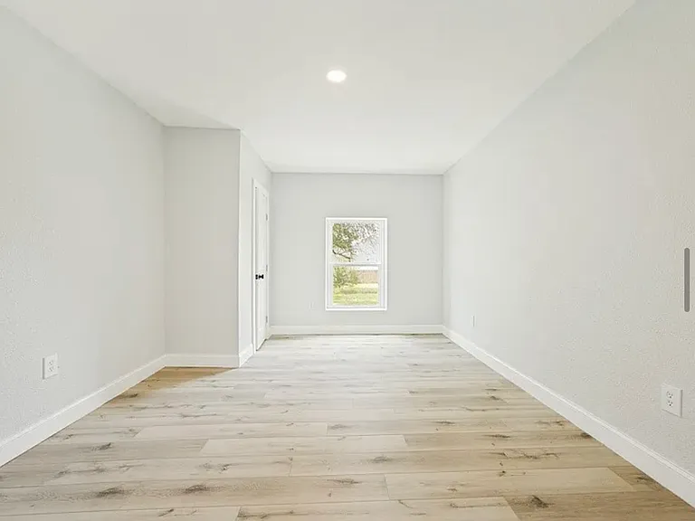 1023 Oak Dr — Photo 6