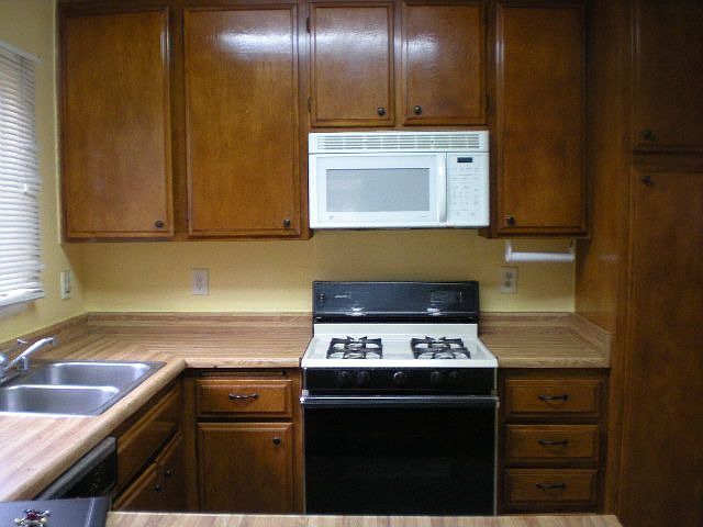 2nd image of 25943 Delphinium Ave