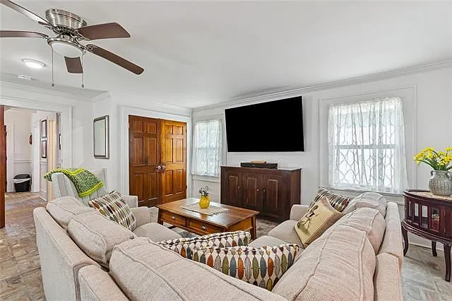 926 W 15th Ave — Photo 4