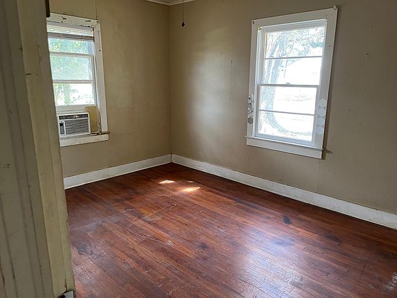 2nd image of 502 McIlhenny St