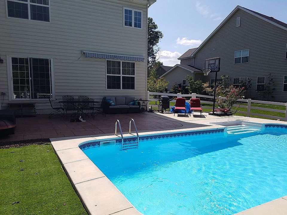 2nd image of 1071 La Grange Pkwy