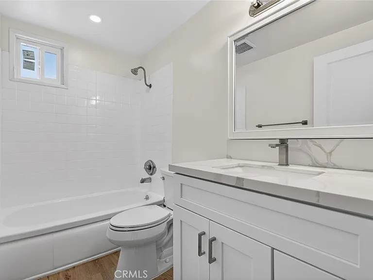7359 Louise Ave — Photo 19