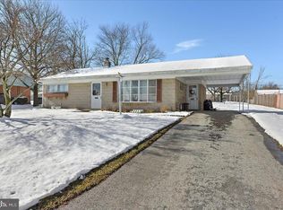 2433 Berkshire Ln, Dover, PA 17315