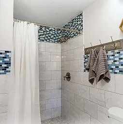 4 bed, 1396 sqft, $3,890 — Photo 3