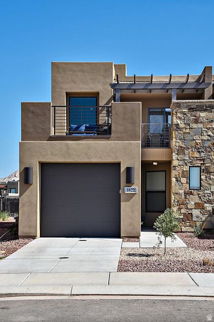 1622 W Canyon Tree Dr