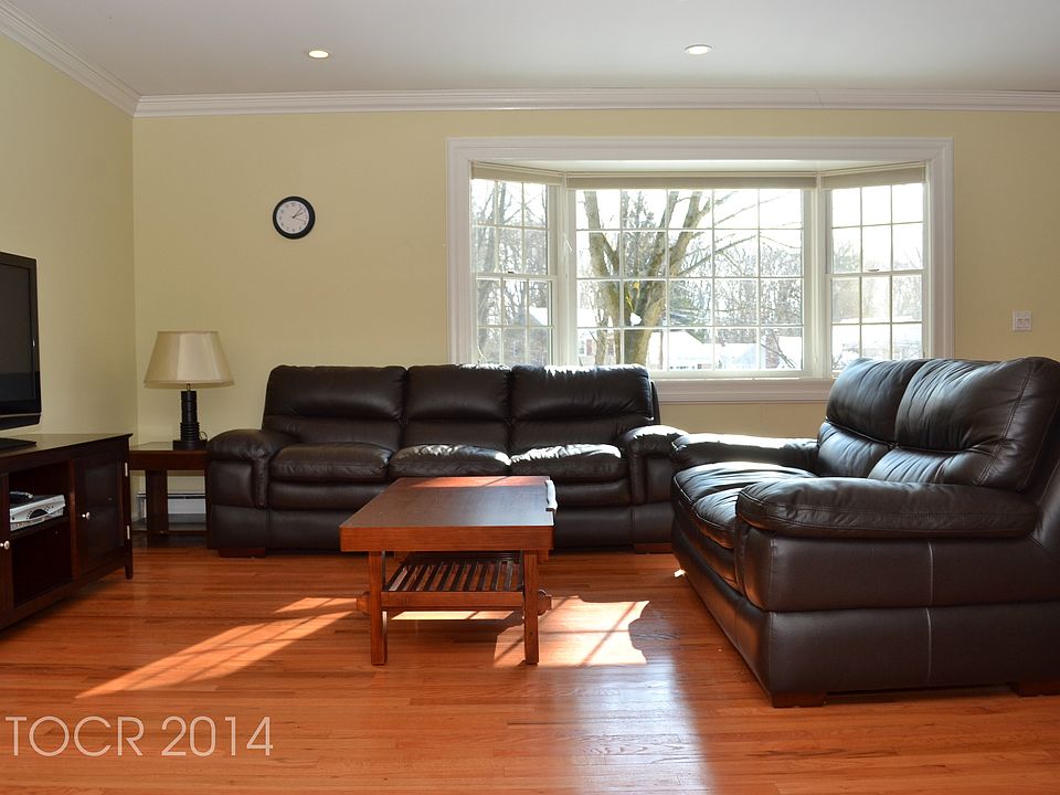 1st image of 634 Donna Ct