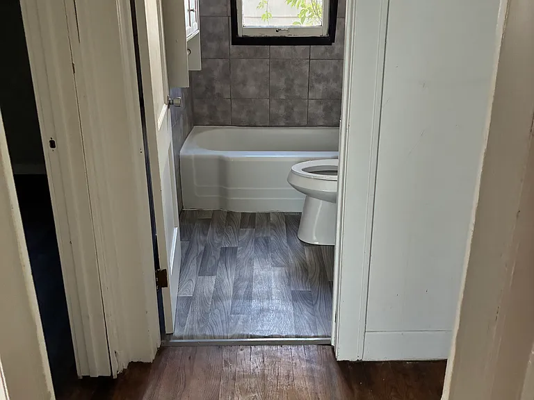 2476 Bellevue St — Photo 7