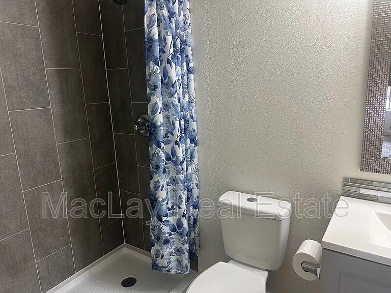 2118 E Center Ln #1 — Photo 9