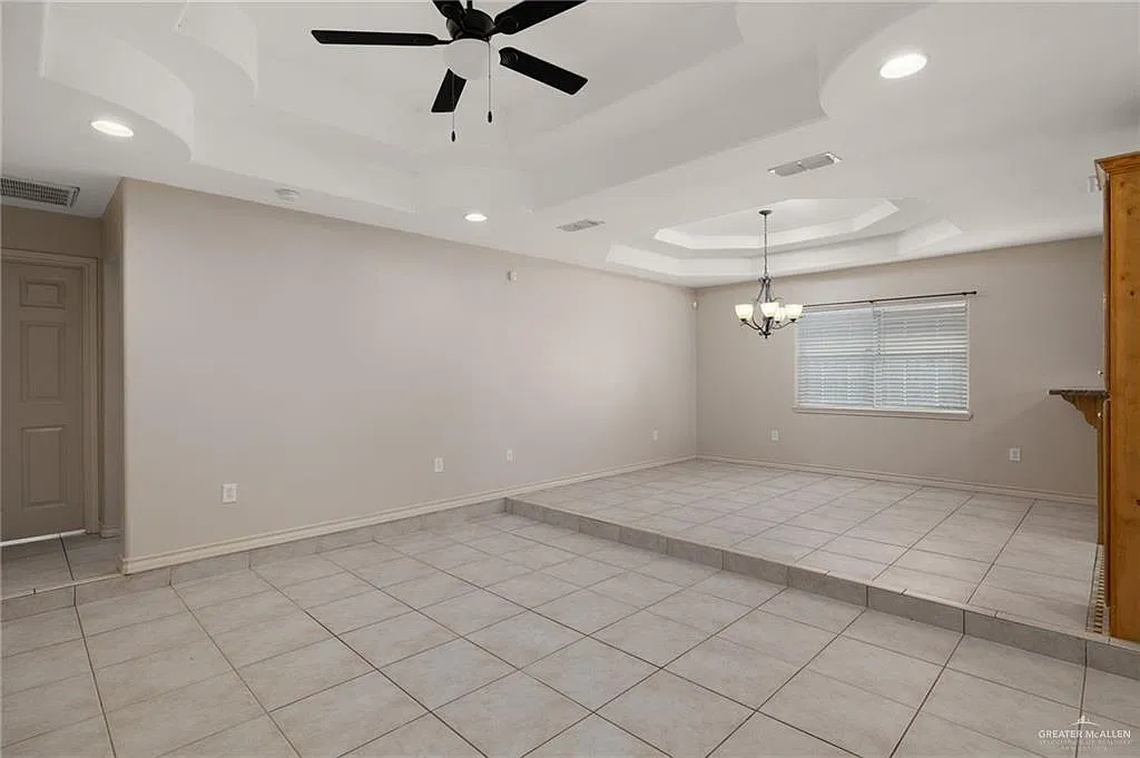 3 bed, 2.0 bath, 1482 sqft, $1,600 — Photo 4
