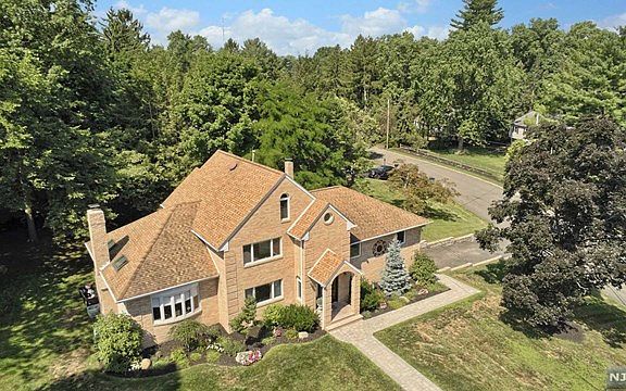 2nd image of 121 Green Knolls Dr