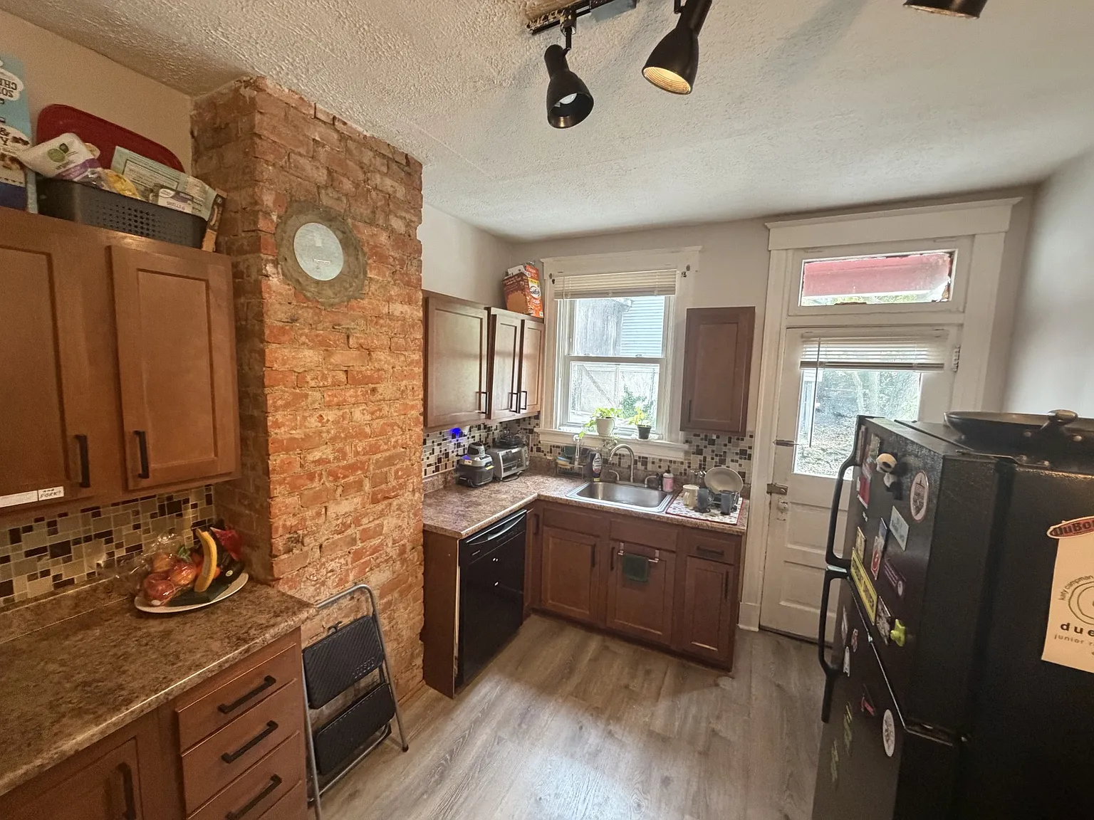 6 bed, 1905 sqft, $4,345 — Photo 3