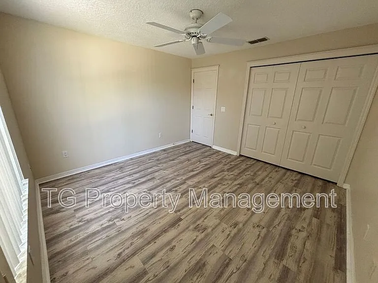 20 Clarendon Ct N — Photo 27