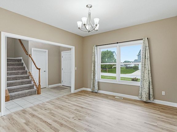 4th image of 8132 Astoria Hl