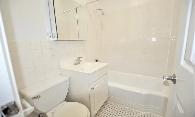 Rented by Manhattan Realty Group | media 8