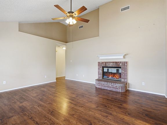 5th image of 214 Merlin Dr