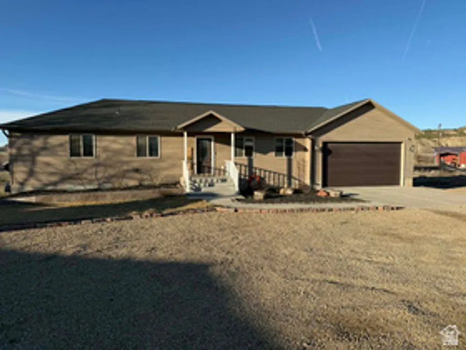 2095 W 4100 N
