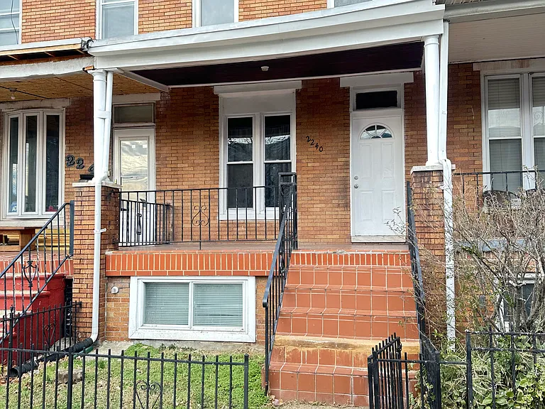2240 Penrose Ave — Photo 2